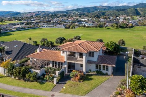 Photo of property in 136 Renown Road, Raumati South, Paraparaumu, 5032