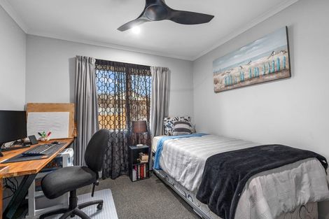 Photo of property in 5 Minerva Avenue, Helensville, 0800