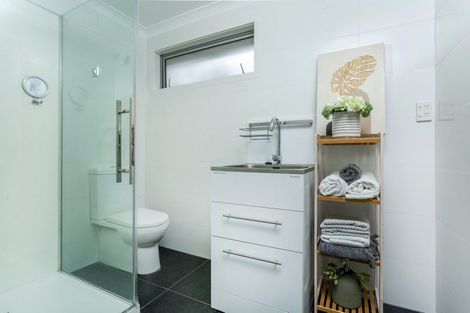 Photo of property in 22 St Catherine Crescent, West Harbour, Auckland, 0618