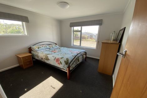 Photo of property in 86 Ruskin Road, Newlands, Wellington, 6037