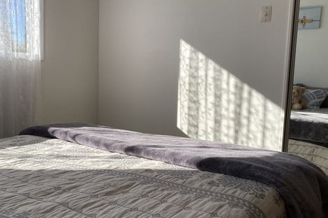 Photo of property in 16 Quincey Place, Massey, Auckland, 0614