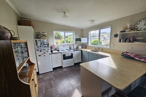 Photo of property in 1 Ngaio Street, Kaka Point, 9271