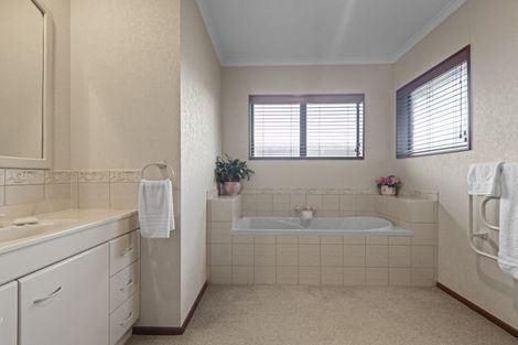 Photo of property in 35 Presidential Drive, Milson, Palmerston North, 4414