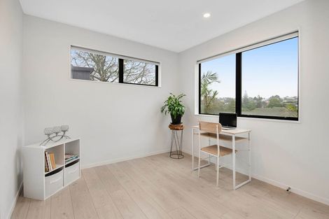 Photo of property in 57d Hogans Road, Glenfield, Auckland, 0629