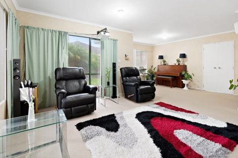 Photo of property in 70 Armoy Drive, East Tamaki, Auckland, 2016