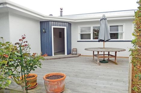 Photo of property in 16 Burn Street, Holmes Hill, Oamaru, 9401