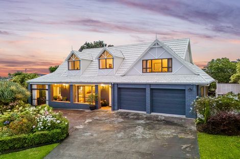 Photo of property in 5 Tatyana Place, Massey, Auckland, 0614