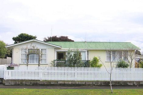 Photo of property in 28 Mokau Place, Terrace End, Palmerston North, 4410