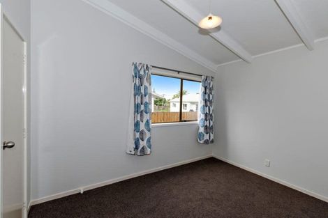 Photo of property in 3a Hikurangi Street, Te Atatu Peninsula, Auckland, 0610