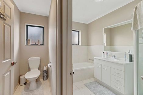 Photo of property in 1 Carrick Glen Avenue, Flat Bush, Auckland, 2019