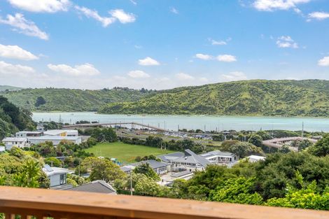 Photo of property in 8a Kiriwai Road, Paremata, Porirua, 5024
