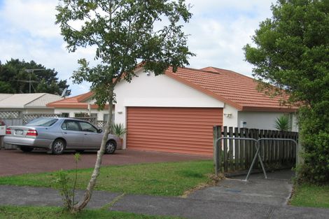 Photo of property in 26 Queen Natalie Place, Massey, Auckland, 0614