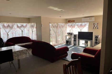 Photo of property in 7 Novak Place, Mangere, Auckland, 2022