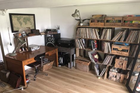 Photo of property in 4a Pohutukawa Avenue, Red Beach, 0932