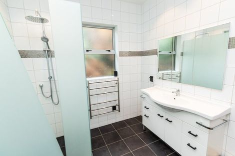 Photo of property in 30 Collins Avenue, Tawa, Wellington, 5028