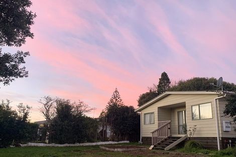 Photo of property in 21 Thomas Avenue, Te Atatu Peninsula, Auckland, 0610