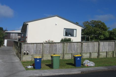 Photo of property in 2/33 Weldene Avenue, Glenfield, Auckland, 0629