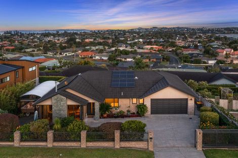 Photo of property in 53 Grand Drive, Orewa, 0931