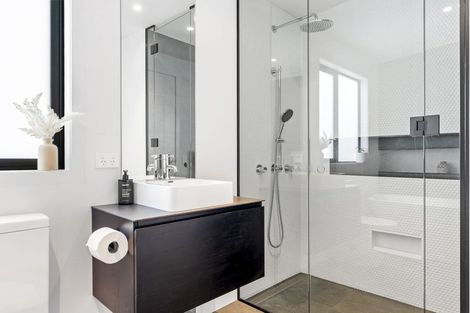 Photo of property in 7 Laguna Place, Matakatia, Whangaparaoa, 0930