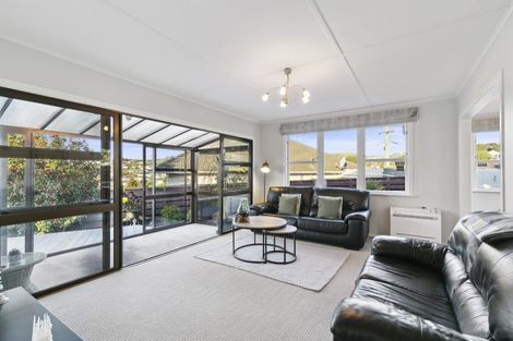 Photo of property in 35 Lynda Avenue, Paparangi, Wellington, 6037
