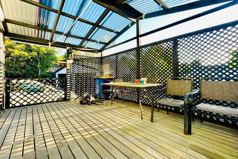 Photo of property in 19 Santiago Crescent, Unsworth Heights, Auckland, 0632