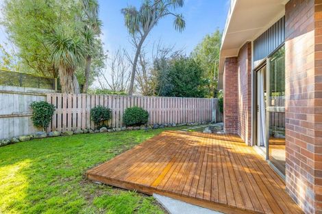 Photo of property in 27 Tuirau Place, Ilam, Christchurch, 8041