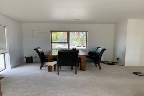 Photo of property in 8 Squirrel Lane, Browns Bay, Auckland, 0630
