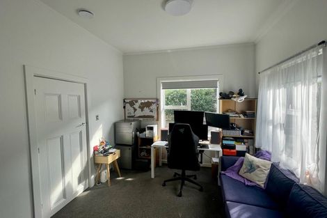 Photo of property in 25 Sugarloaf Road, Brooklyn, Wellington, 6021