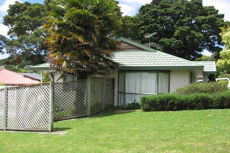 Photo of property in 2 Oakwood Place, Pukekohe, 2120