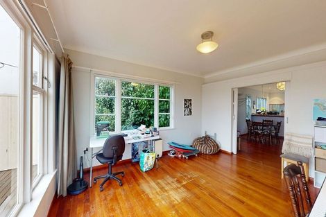 Photo of property in 88 Nevay Road, Karaka Bays, Wellington, 6022