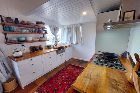 Photo of property in 20 Mcfarlane Street, Oakura, 4314