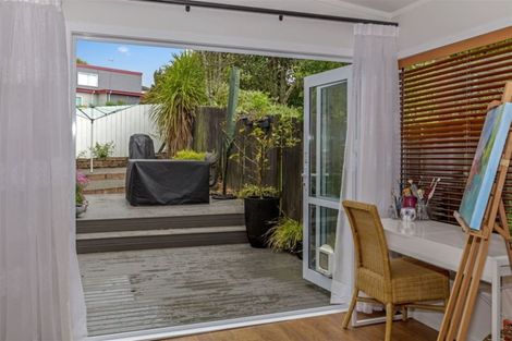 Photo of property in 31 Oteha Valley Road, Northcross, Auckland, 0632