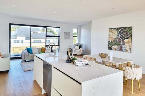 Photo of property in 952b East Coast Road, Northcross, Auckland, 0632