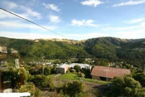 Photo of property in 30a Huntingdon Street, Northland, Wellington, 6012