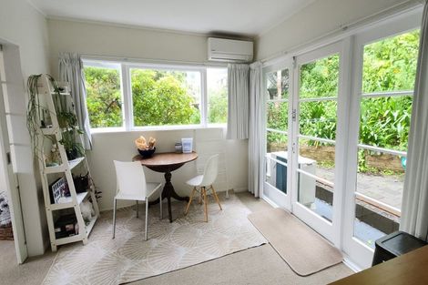 Photo of property in 10a Norna Crescent, Kelburn, Wellington, 6012