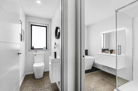 Photo of property in 9 Frederick Place, Whalers Gate, New Plymouth, 4310