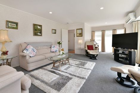 Photo of property in 188 Lakeside Drive, Orewa, 0931