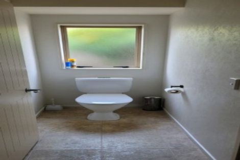 Photo of property in 15 Balmerino Grove, Waikanae, 5036