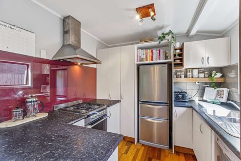 Photo of property in 6 Nielsen Place, Massey, Auckland, 0614