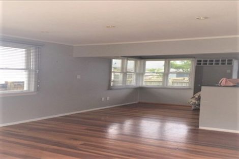 Photo of property in 13 Rewarewa Road, Te Atatu Peninsula, Auckland, 0610