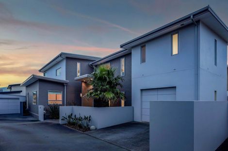 Photo of property in 2/5 Beach Street, Fitzroy, New Plymouth, 4312