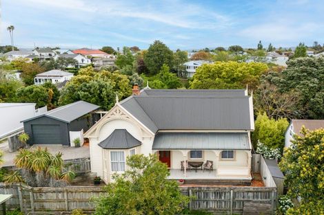 Photo of property in 4 Terrace Lane, Hospital Hill, Napier, 4110