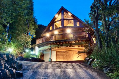 Photo of property in 11e Longfellow Parade, Glen Eden, Auckland, 0604