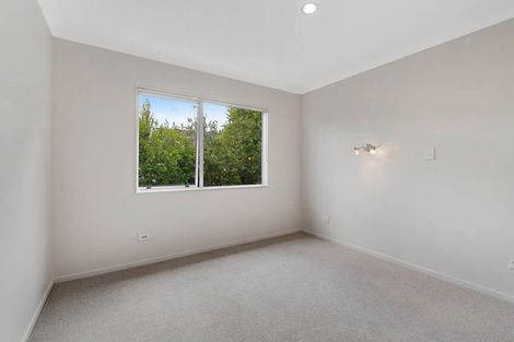 Photo of property in 2/8a Target Road, Totara Vale, Auckland, 0629