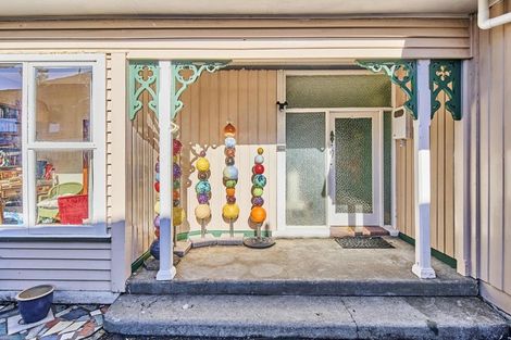 Photo of property in 30 Harbour View Road, Northland, Wellington, 6012