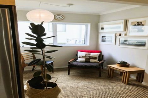 Photo of property in 44s Roxburgh Street, Mount Victoria, Wellington, 6011