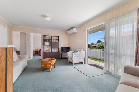 Photo of property in 8a Nikau Street, Levin, 5510
