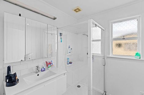 Photo of property in 10 Awaroa Road, Sunnyvale, Auckland, 0612