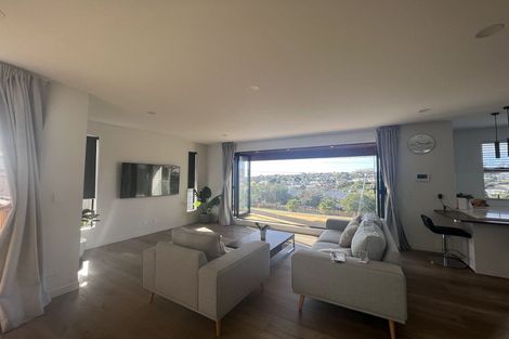 Photo of property in 25 Kiteroa Terrace, Rothesay Bay, Auckland, 0630