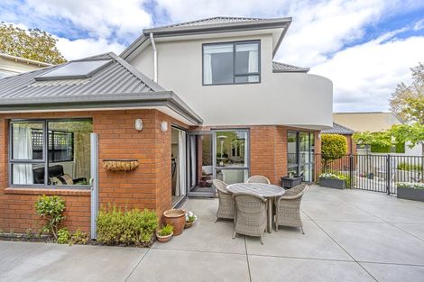 Photo of property in 22 Snowdon Road, Fendalton, Christchurch, 8052